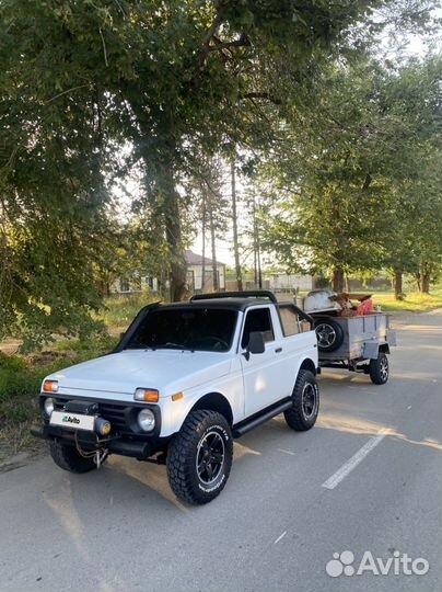 LADA 4x4 (Нива) 1.7 МТ, 2000, 250 000 км