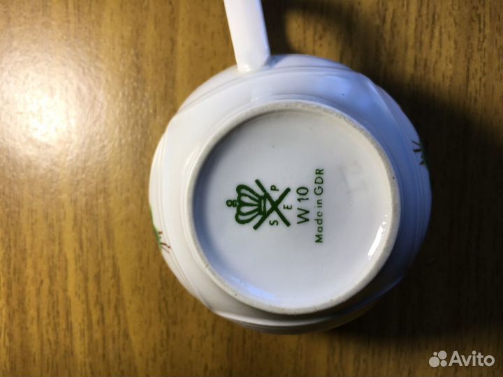 Фарфоровая чашка с блюдцем