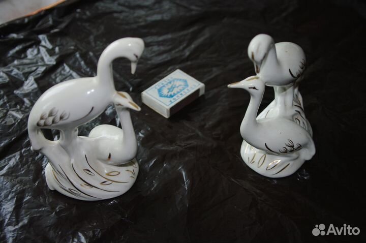 Фарфоровые статуэтки- лебеди