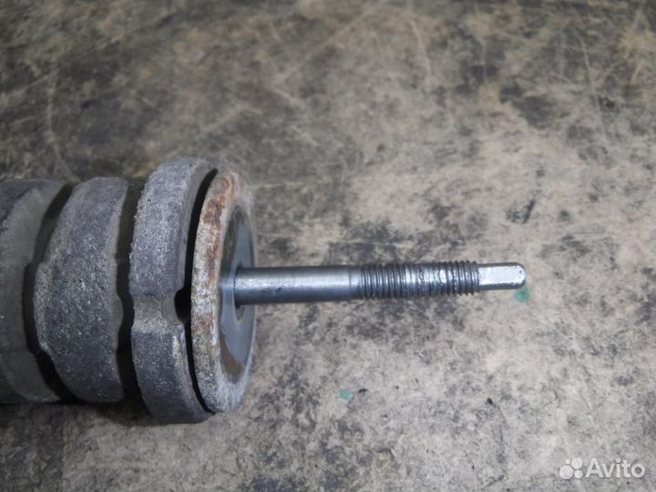 Амортизатор задний Renault Duster