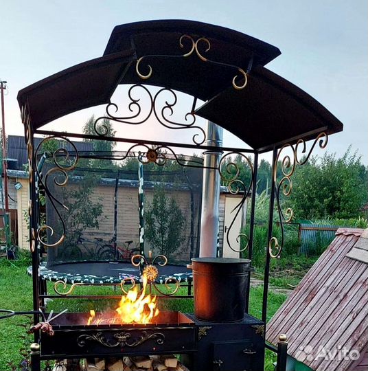 Мангал с крышей