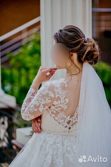 Свадебное платье со шлейфом 42 размера