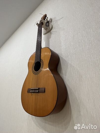 Гитара с автографом Виктора Цоя