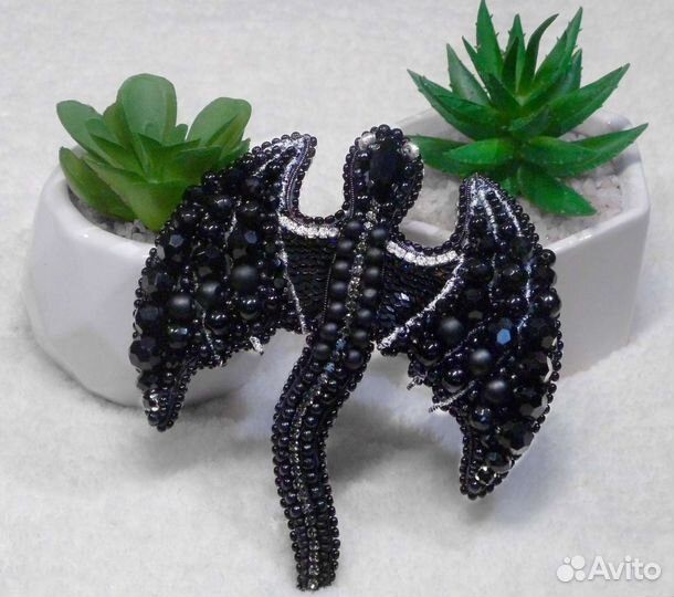 Брошь из бисера
