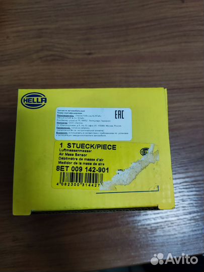 Датчик расхода воздуха Hella 8ET009142901