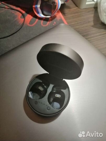 Наушники кейс Hiper TWS Skat