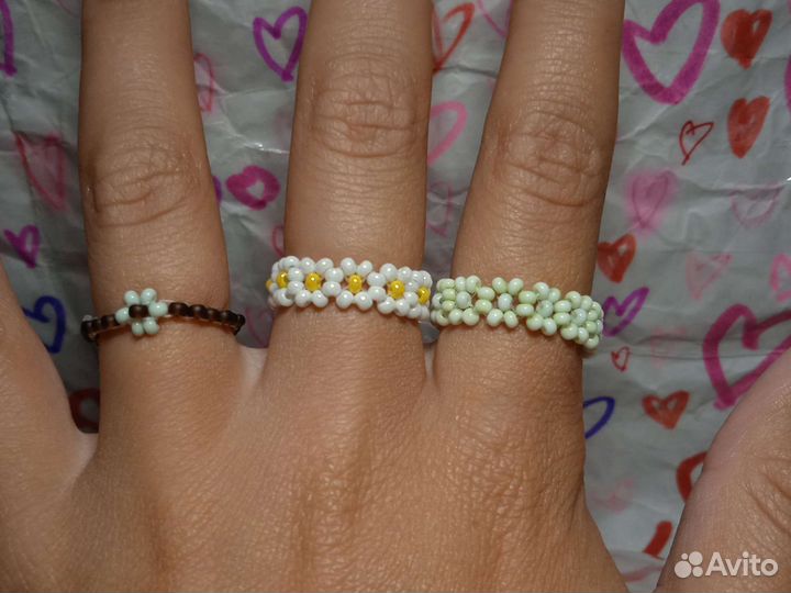 Колечки из бисера с цветочками(варианты на фото)