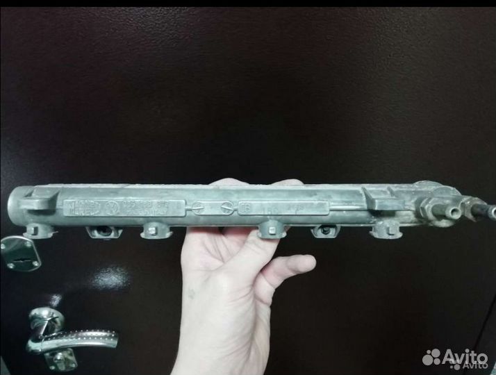 Топливная рампа гольф 4 с форсунками