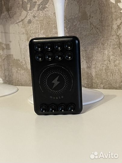 Внешний аккумулятор с беспроводной зарядкой