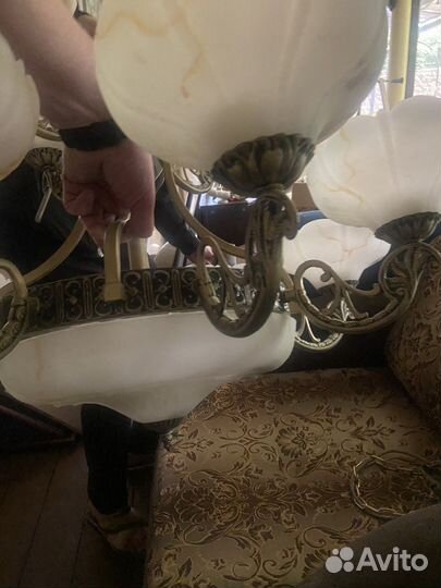 Люстра большая в хол