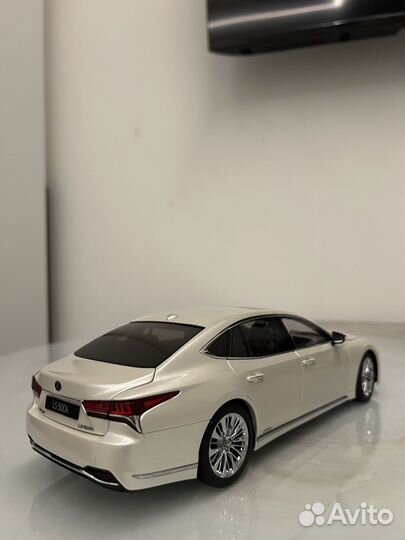 Модель автомобиля Lexus LS Autoart 1/18