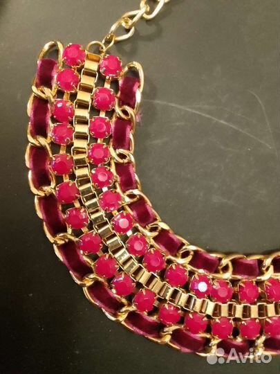 Ожкрелье - гривна бордовая, Европа