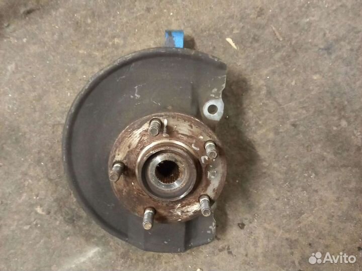 Митсубиси Лансер 10 - правый пов. кулак