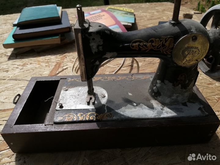 Детская швейная машинка