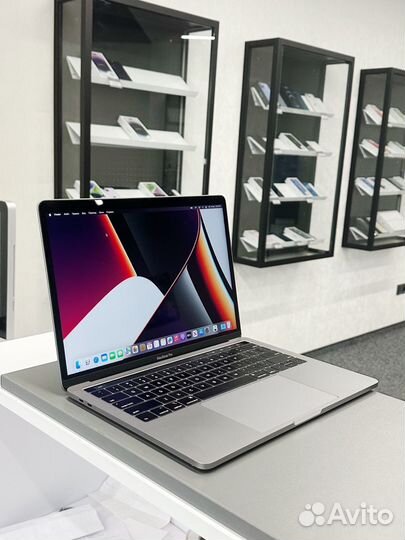 MacBook Pro 13 2018 Touch Bar 16/256 gb кредит