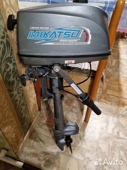 Мотор Mikatsu с лодкой