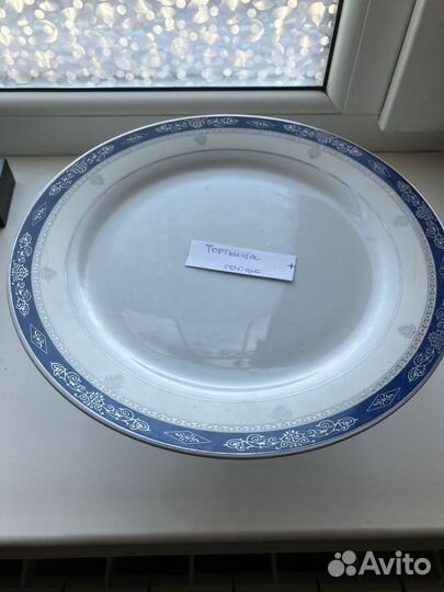 Тортница на ножке