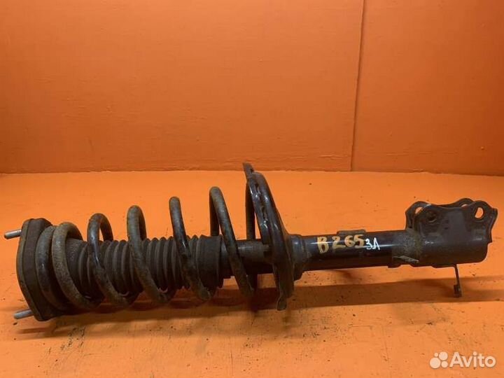 Стойка амортизатора задняя левая Toyota Highlander