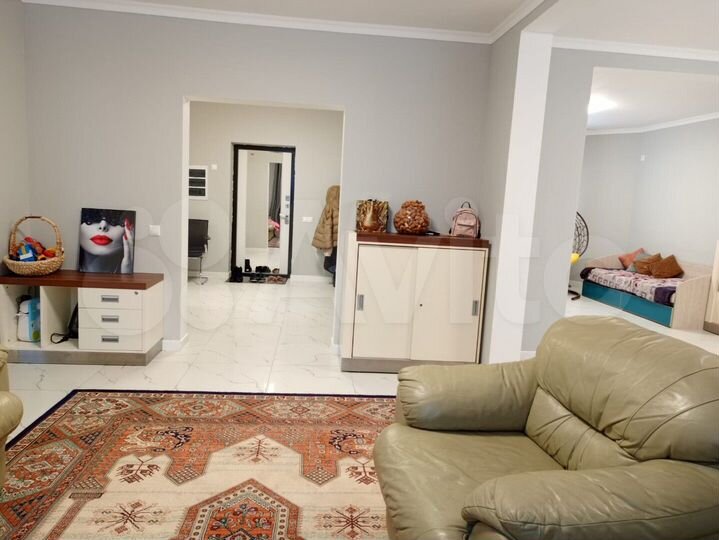 Дом 172 м² на участке 5,5 сот.