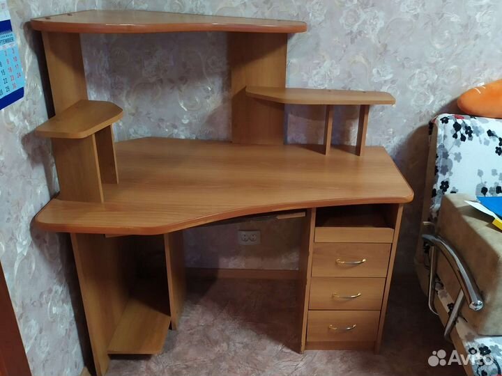 Компьютерный стол