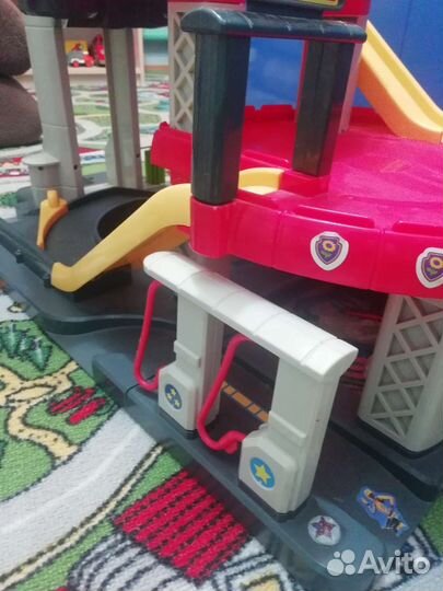 Трек и гараж для машинок