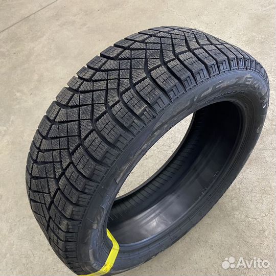 Pirelli Ice Zero FR 215/55 R18 99H