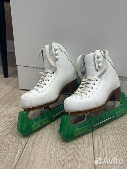 Фигурные коньки Axel