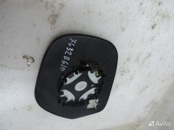 Зеркальный элемент правый Mitsubishi Outlander 201