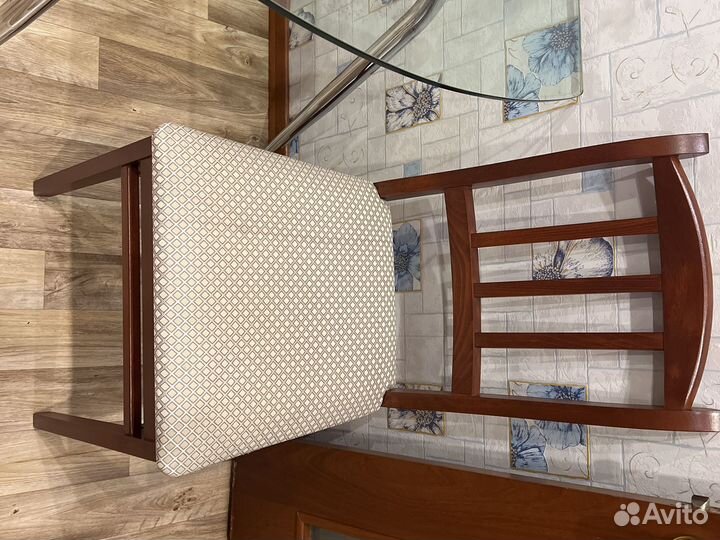 Стол со стульями