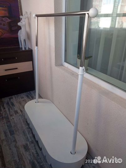 Рейл для одежды