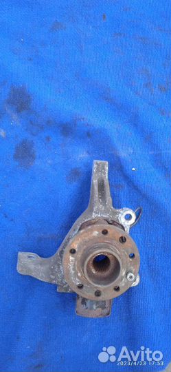 Поворотный кулак правый Opel Vectra c