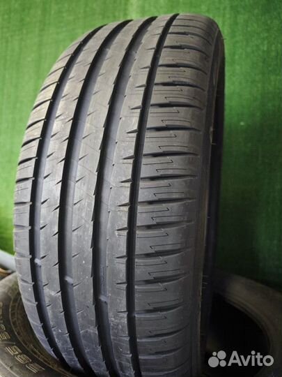 Michelin Pilot Sport 4 235/45 R18 98Y