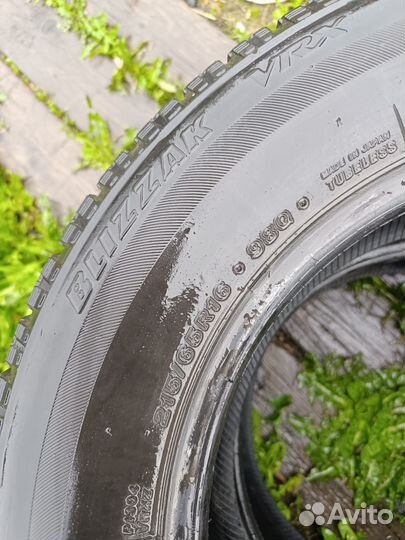 Bridgestone Blizzak VRX 215/65 R16