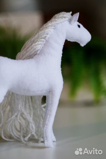 Лошадка из фетра, белая лошадь игрушка