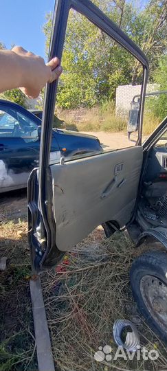 Дверь Mazda Bongo левая передняя SSF8R