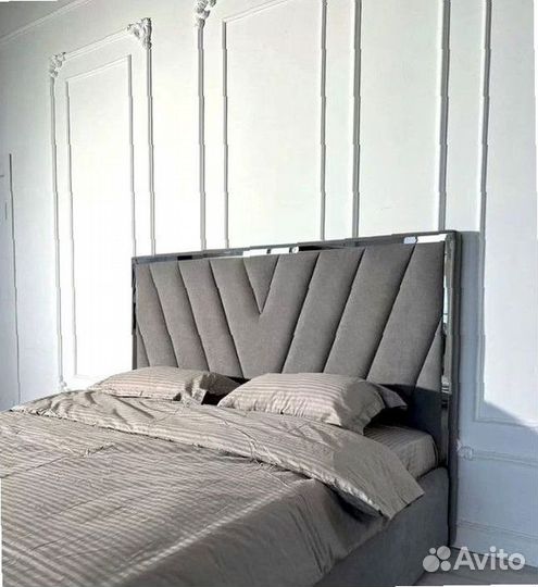 Кровать двуспальная новая мягкая