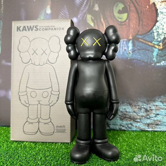 Коллекционные игрушки kaws
