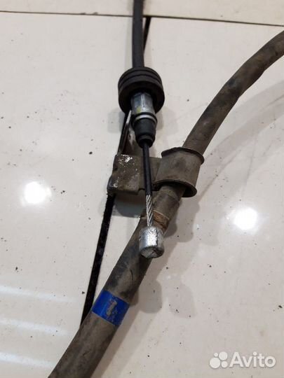 Трос стояночного тормоза (правый) (Kia Sorento IV)