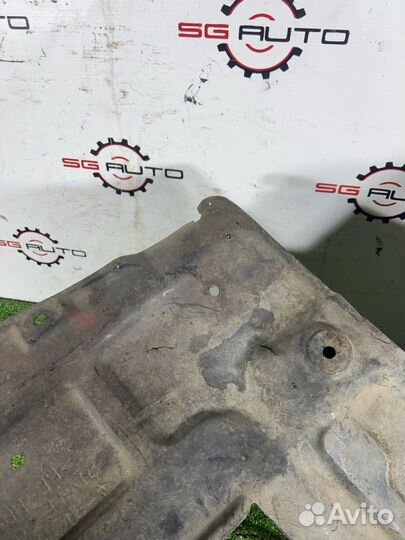 Защита двигателя передняя правая Toyota Celica