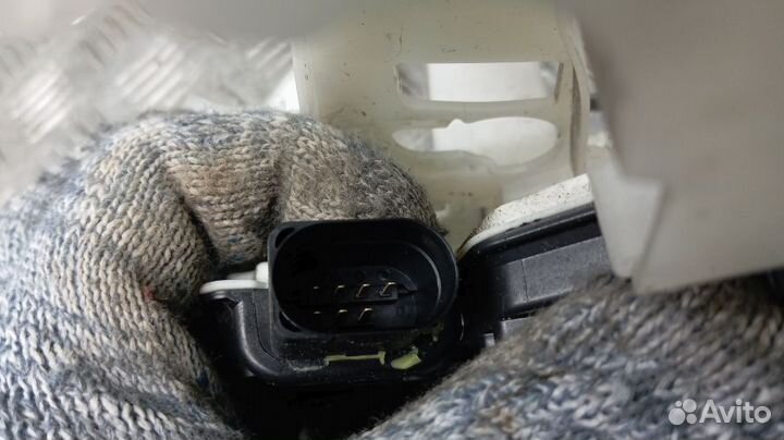 Замок двери Volkswagen Passat Cc Левый Передний