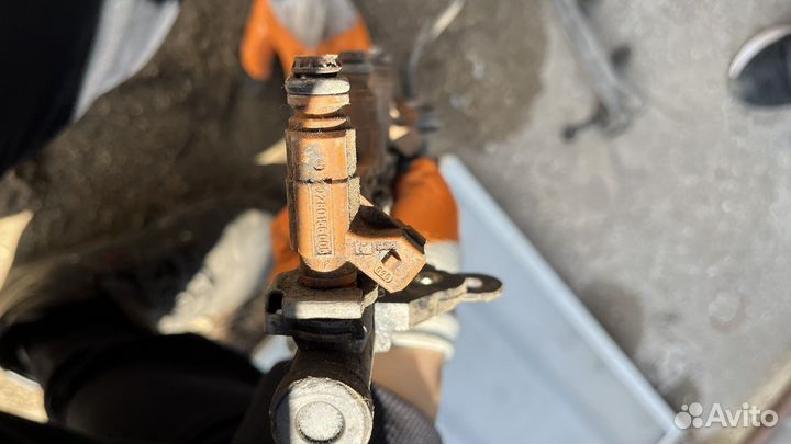 Ford Focus 1 1.6 форсунка топливная рампа