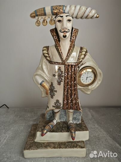 Статуэтка Труффальдино,с часами,ручная работа