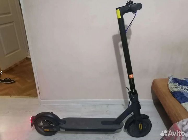 Электросамокат Xiaomi Mi Electric Scooter 3