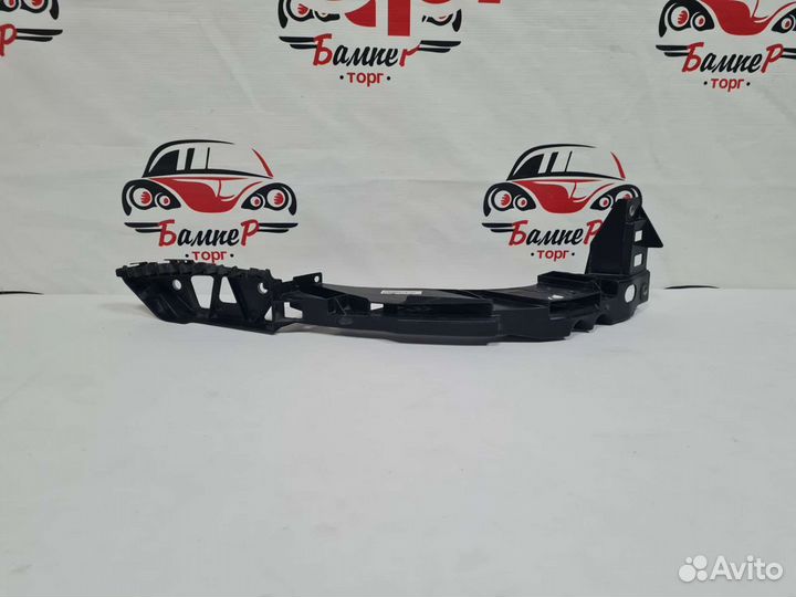 Кронштейн правой фары Volkswagen Polo Sedan