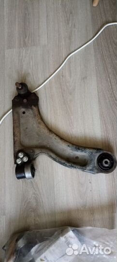 Правый рычаг в передней подвески opel meriva а