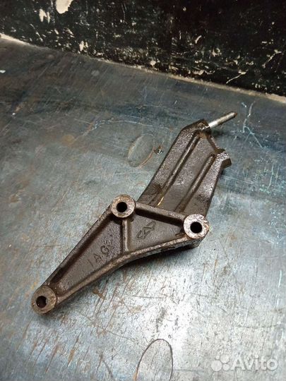 Кронштейн двигателя правый Vortex Tingo Chery tigg