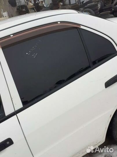 Стекло заднее левое Mitsubishi Lancer 7