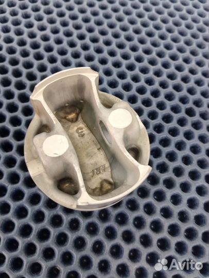 Suzuki GSX-R 600 k6 k7 поршень