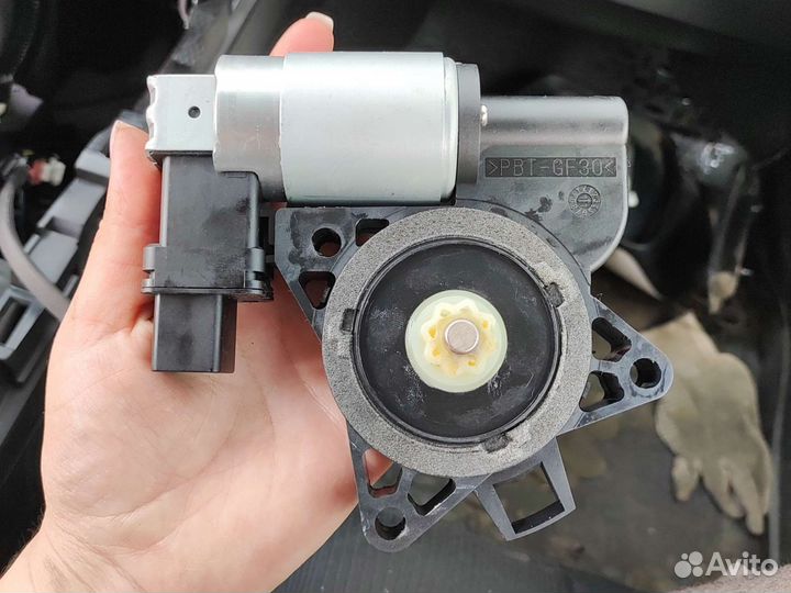 Моторчик стеклоподъемника Mazda Cx-7 перед.правый