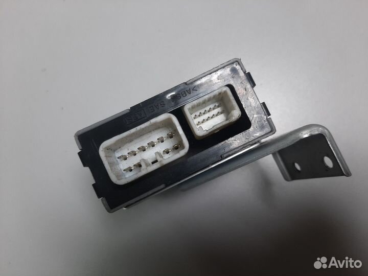 Блок стеклоочистителей Lexus RX 350 (2003-2008)